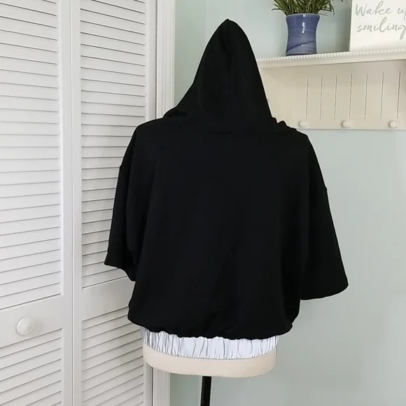 Black, crop, hooded, I am a warrior top - Picture 5 of 13